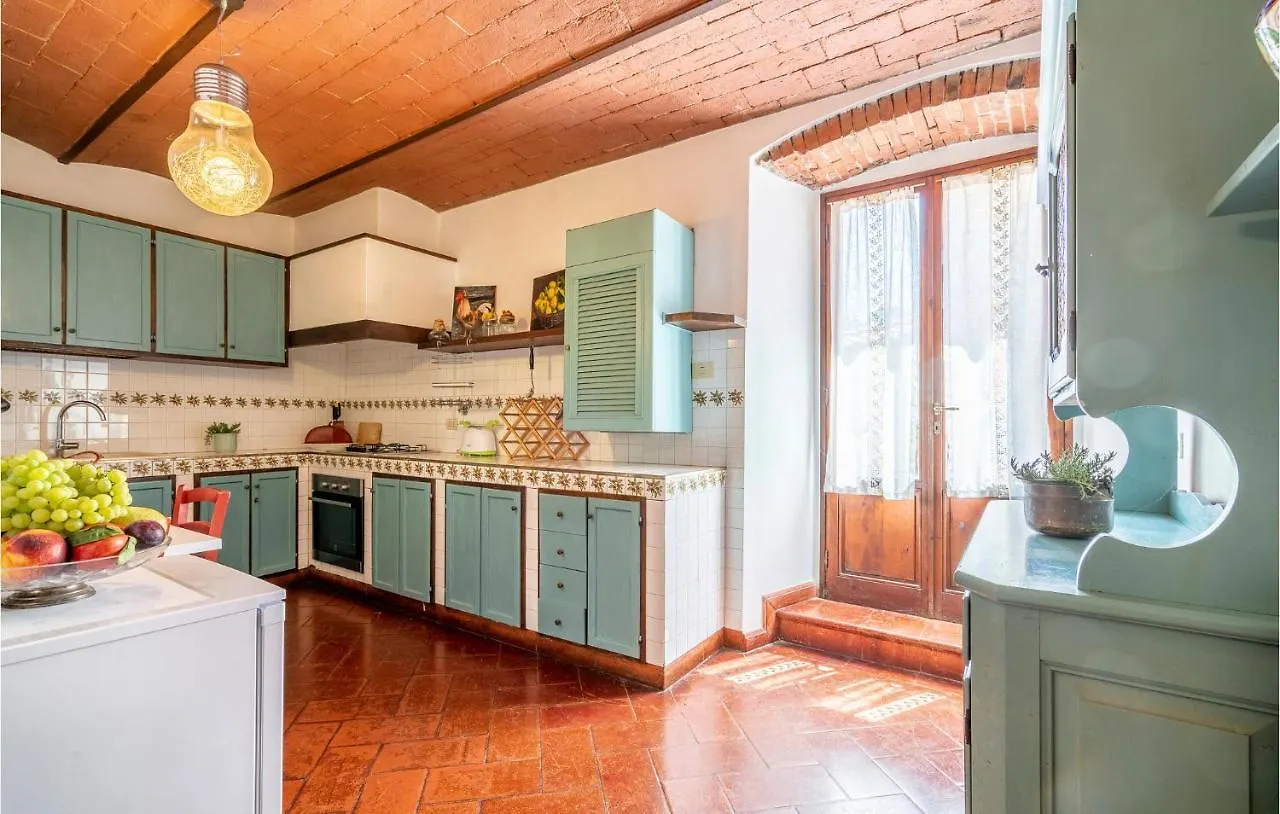 Cozy Apartment In Molino Del Piano With Kitchen
